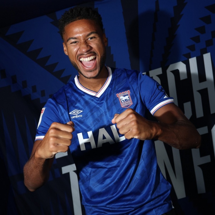 位我极为尊, 普斯维奇的, 不勒斯中场