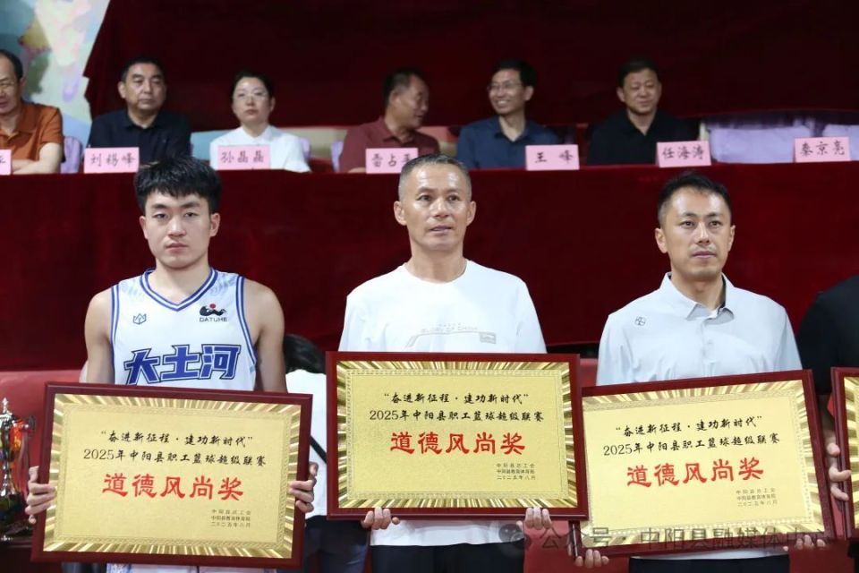 群众呈现了, 表演