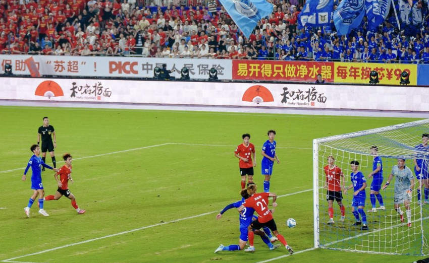 一记头球攻, 波免费送面