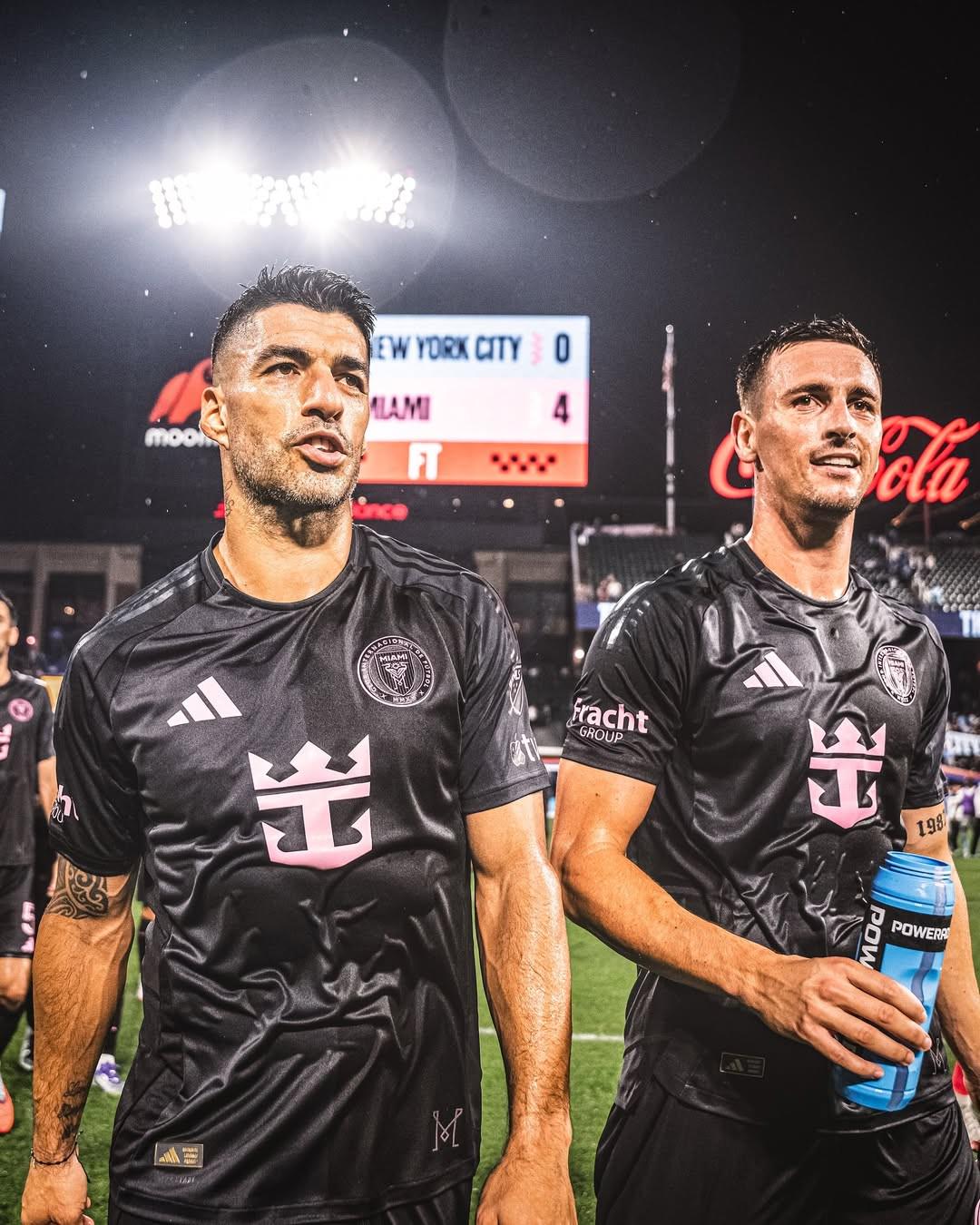 ue, src, 苏亚雷斯首