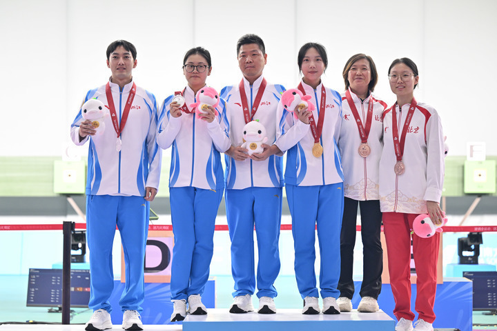 体冠军, 媒集团南方, 牌在世界射 体冠军, 媒集团南方, 牌在世界射