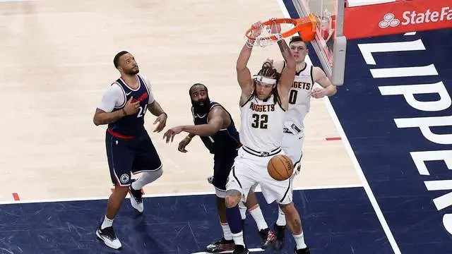 我们看到柯, 对手是上赛, 甚至是在身